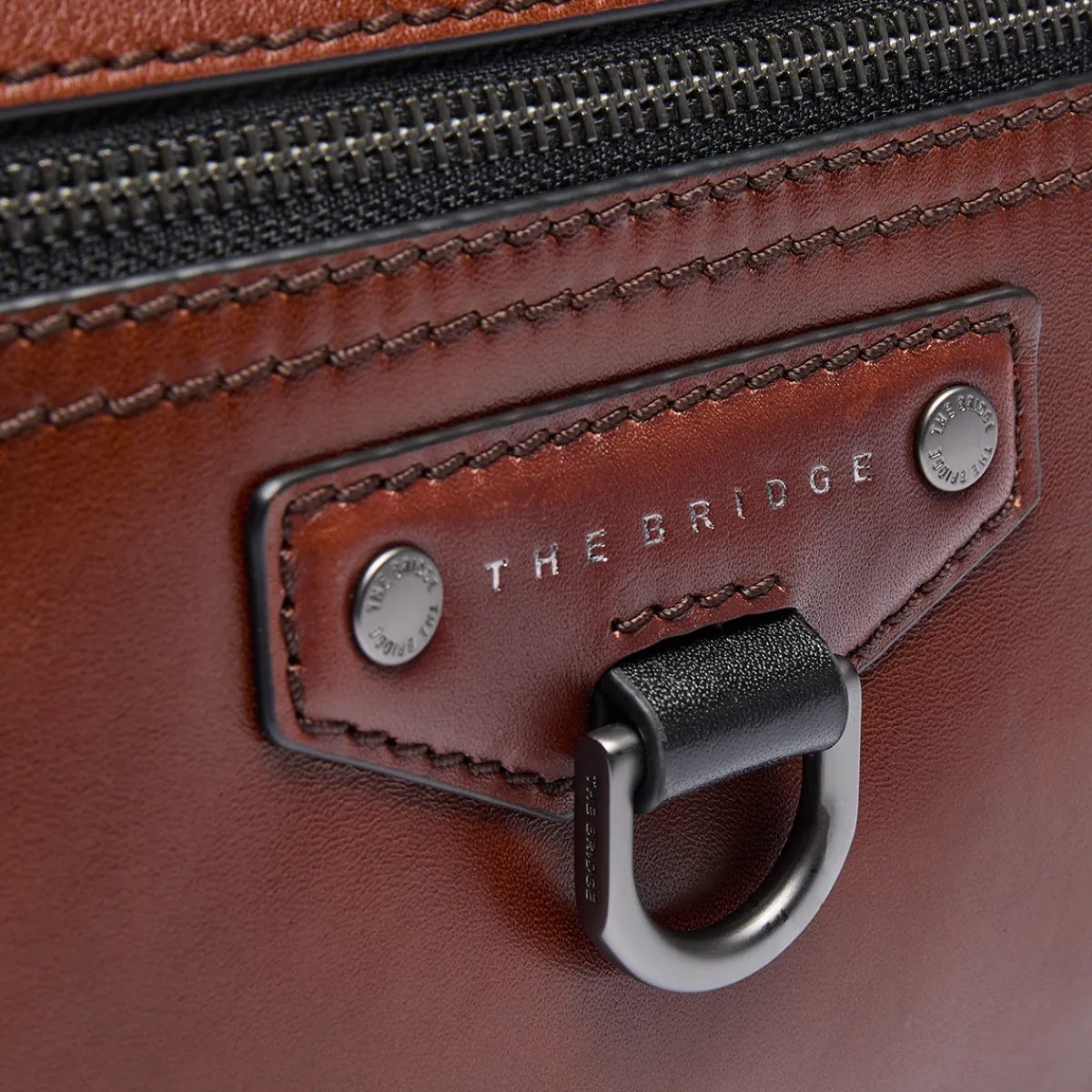 Beauty case uomo in pelle-The Bridge Clearance