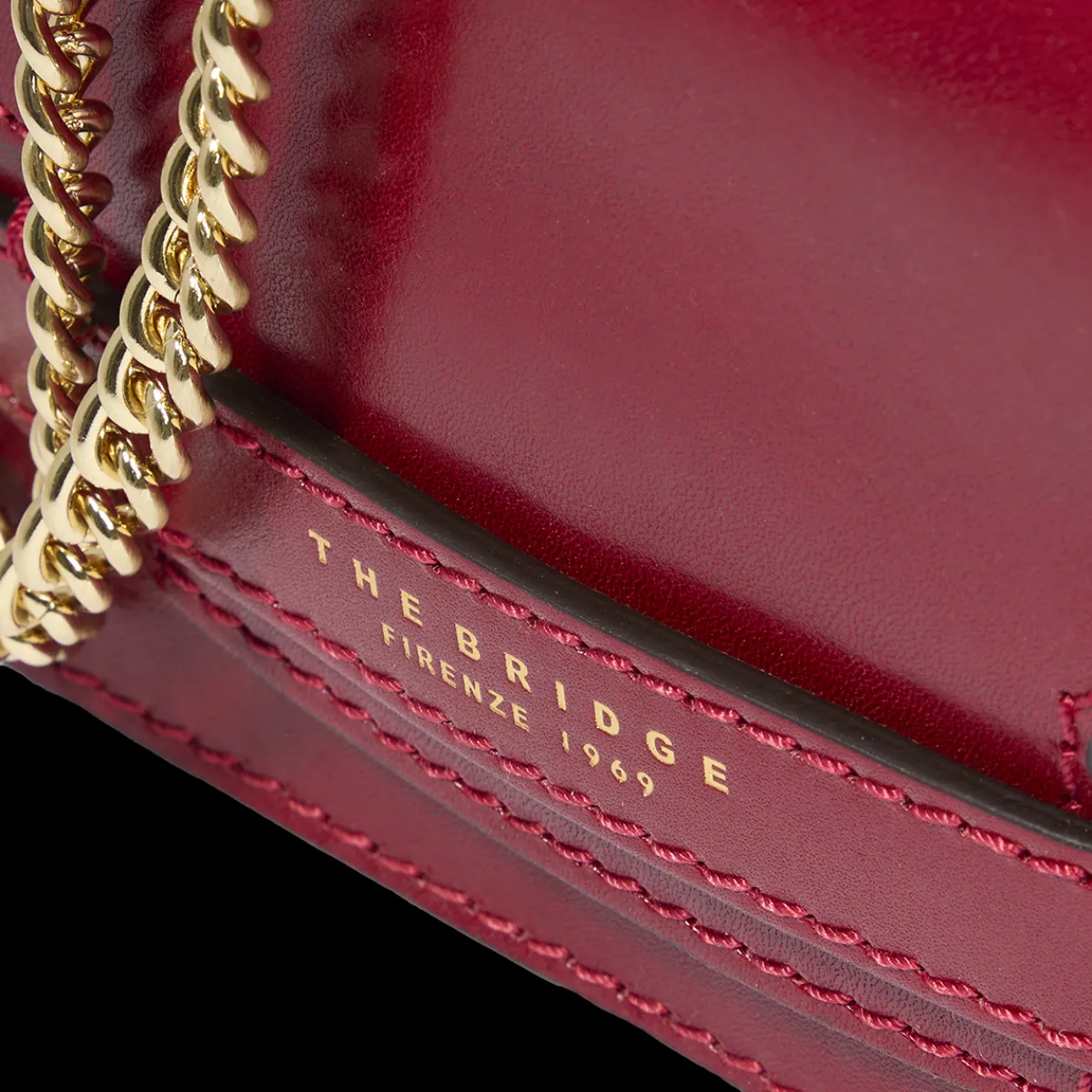 Borsa tracolla pelle con catena-The Bridge Online