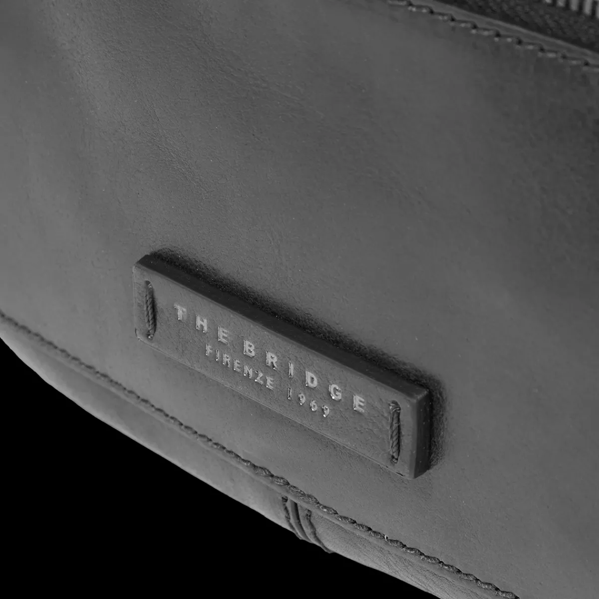 Marsupio uomo in pelle con zip frontale-The Bridge Sale