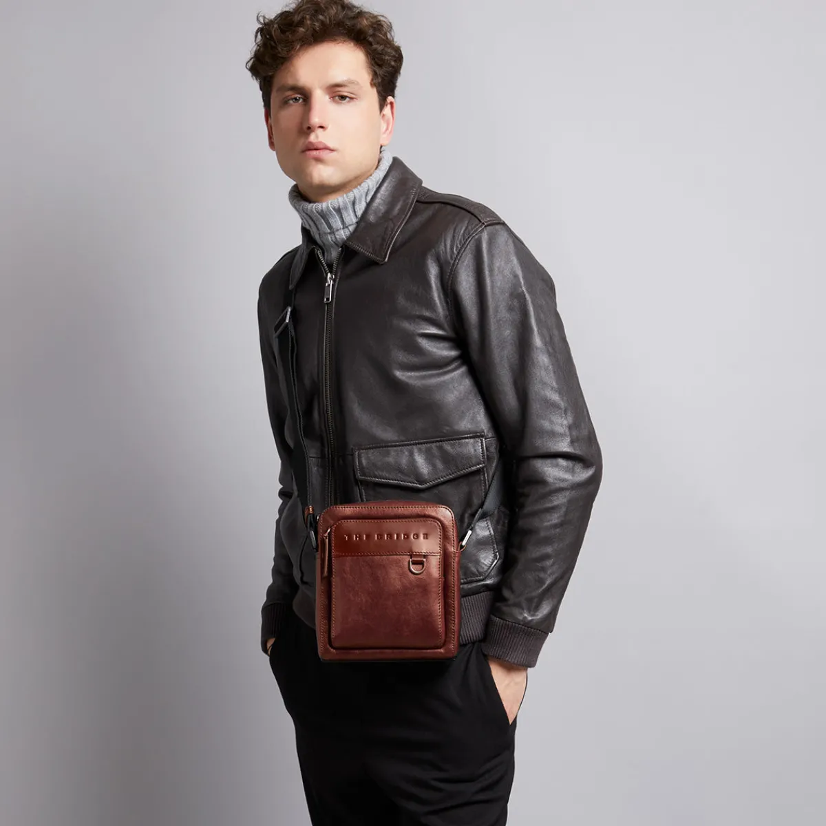 Tracolla in pelle uomo small size-The Bridge Sale