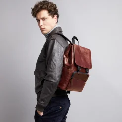 Zaino in pelle uomo con patta frontale-The Bridge
