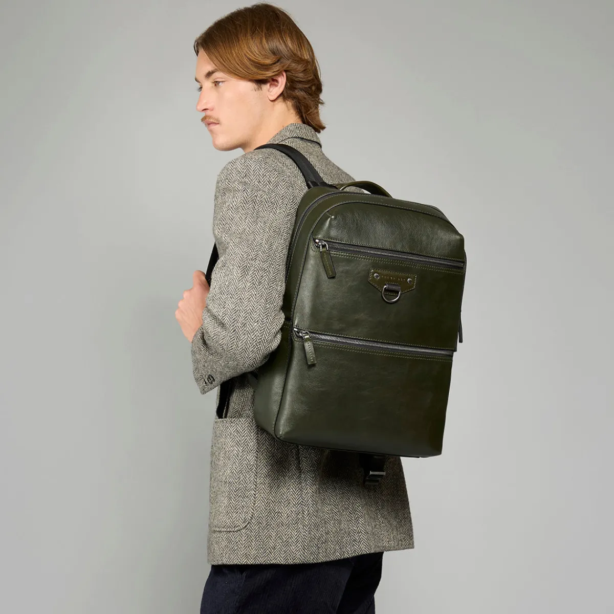 Zaino uomo in pelle una zip e tasca frontale-The Bridge Sale
