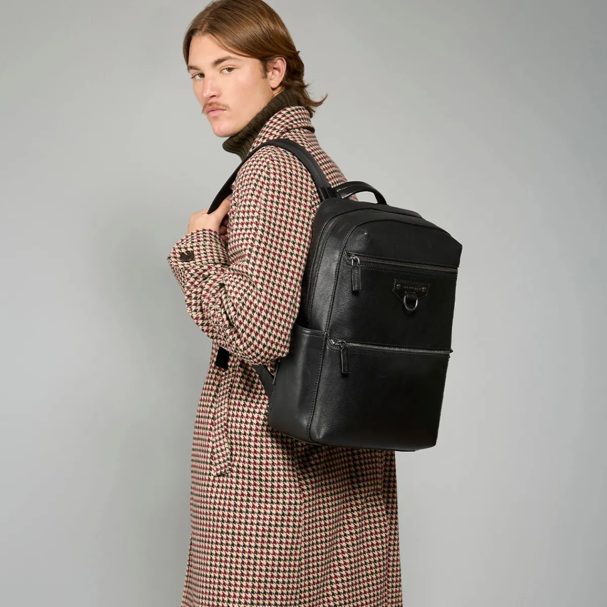 Zaino uomo in pelle una zip e tasca frontale-The Bridge Discount